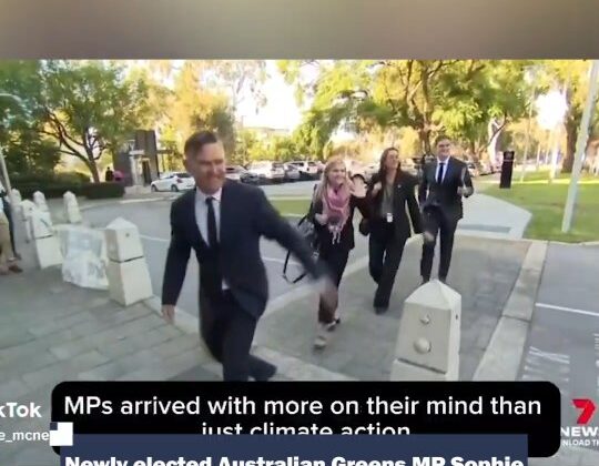 Al Jarmaq News: MPs arrived with more on their mind than climate action - Newly elected Australian Greens MP Sophie McNeill wore a keffiyeh to Parliament