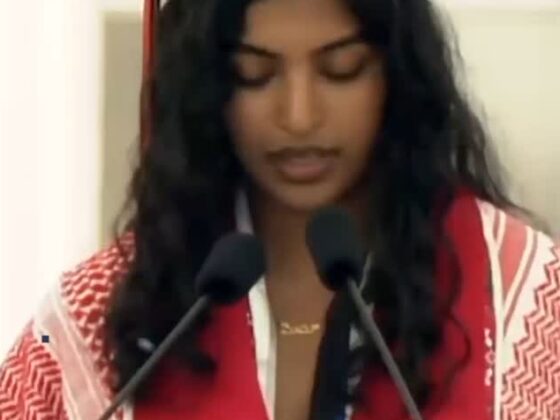 MIT Professor Urges Graduates to Support Palestine, Cut Ties with Israeli Occupation
