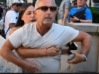 Pro-Israel and Pro-Palestine Protesters Clash in New York Amid Middle East Tensions 3 Pro-Israel and Pro-Palestine Protesters Clash in New York Amid Middle East Tensions