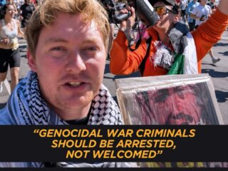 Israeli Soldiers Threaten Activists and Force Palestinian Shops to Close in Hebron 4 Israeli Soldiers Threaten Activists and Force Palestinian Shops to Close in Hebron
